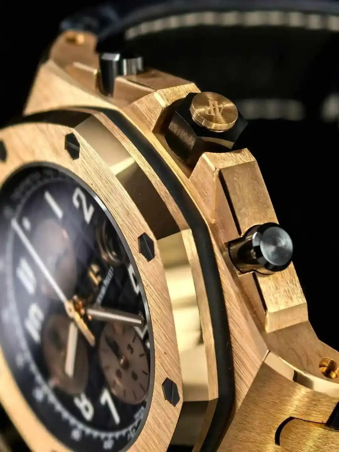 Audemars Piguet Royal Oak Offshore Selfwinding Chronograph Black. Gold 26470OR.OO.A002CR.02 - Image 5