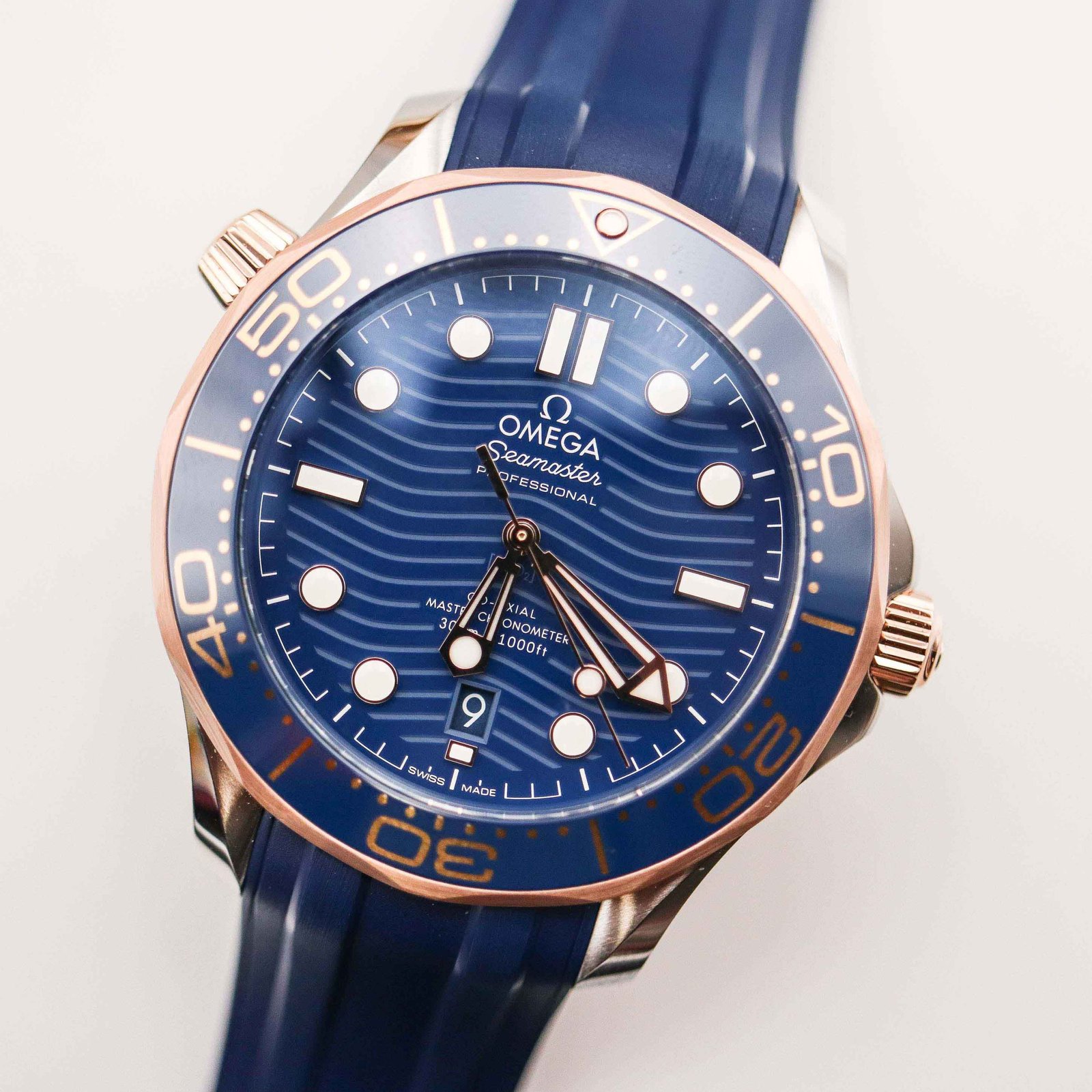 Omega Seamaster Men Automatic Blue Rubber Watch O21022422003002 - Image 3