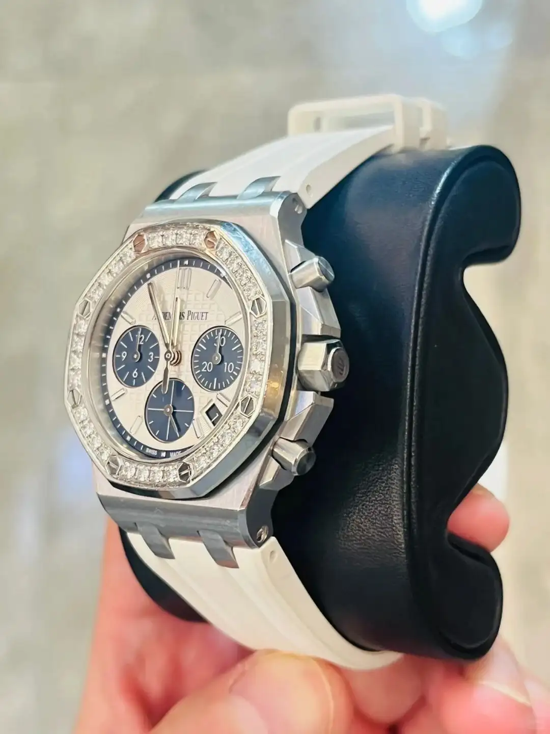 Audemars Piguet Royal Oak Offshore Selfwinding Chronograph Silver 26231ST.ZZ.D010CA.01 - Image 2