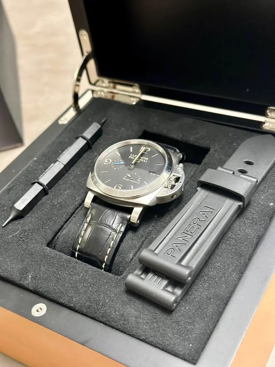 Panerai Luminor Men Automatic Black Alligator Watch PAM01321 - Image 4