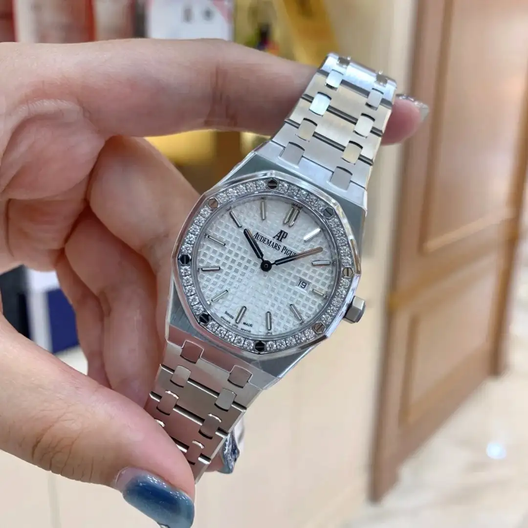 Audemars Piguet Royal Oak Quartz Silver 67651ST.ZZ.1261ST.01 - Image 4