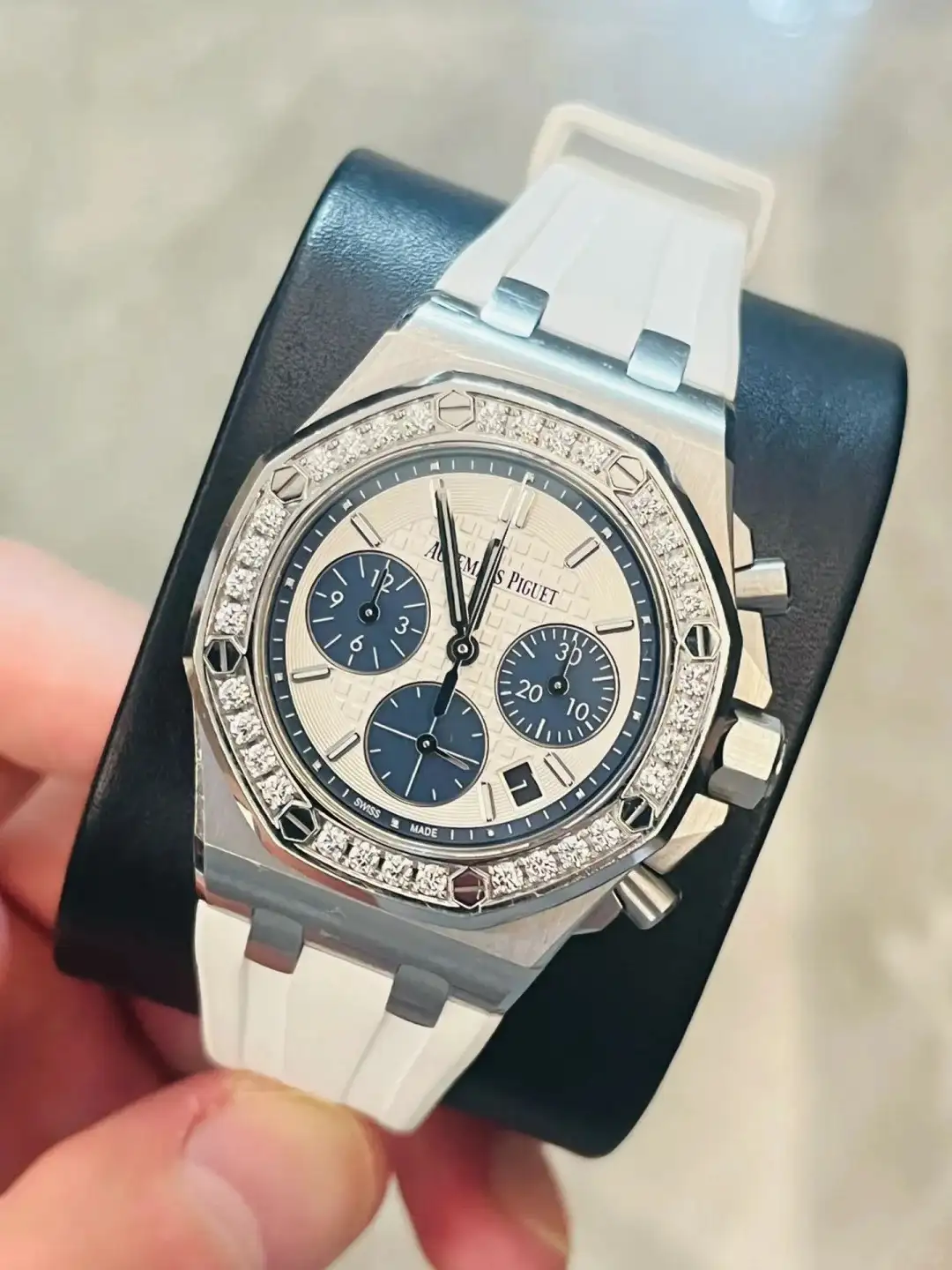 Audemars Piguet Royal Oak Offshore Selfwinding Chronograph Silver 26231ST.ZZ.D010CA.01 - Image 4