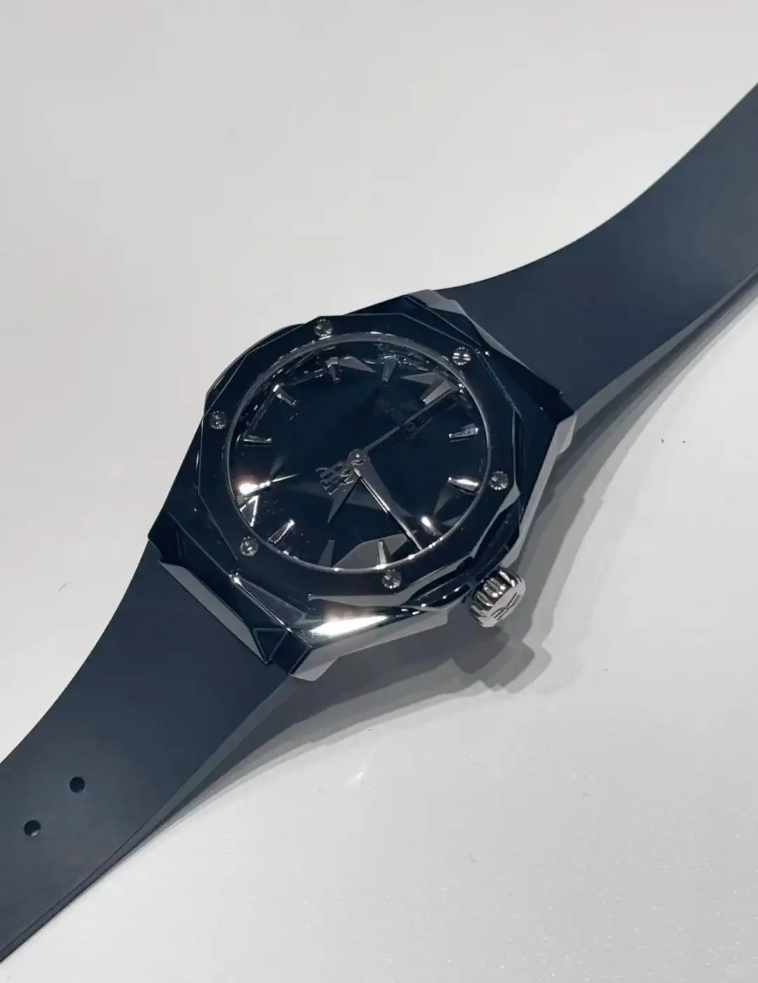Hublot Classic Fusion Men Automatic Black Rubber Watch 550.CS.1800.RX.ORL21 - Image 5