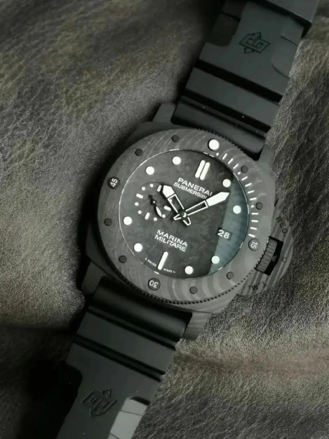 Panerai Submersible Men Automatic Black Rubber Watch PAM00979 - Image 3