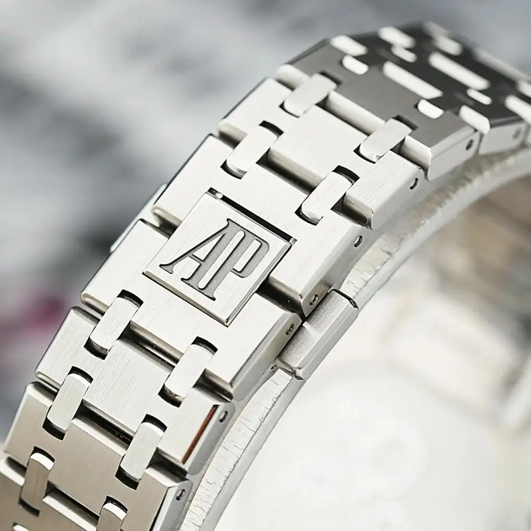 Audemars Piguet Royal Oak Offshore Selfwinding Chronograph Silver 26315ST.OO.1256ST.01 - Image 4