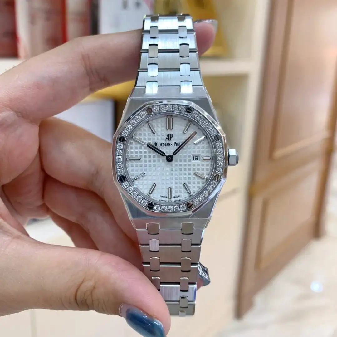 Audemars Piguet Royal Oak Quartz Silver 67651ST.ZZ.1261ST.01 - Image 2