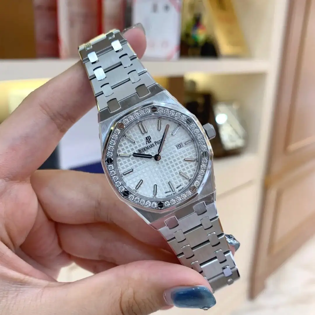 Audemars Piguet Royal Oak Quartz Silver 67651ST.ZZ.1261ST.01 - Image 5