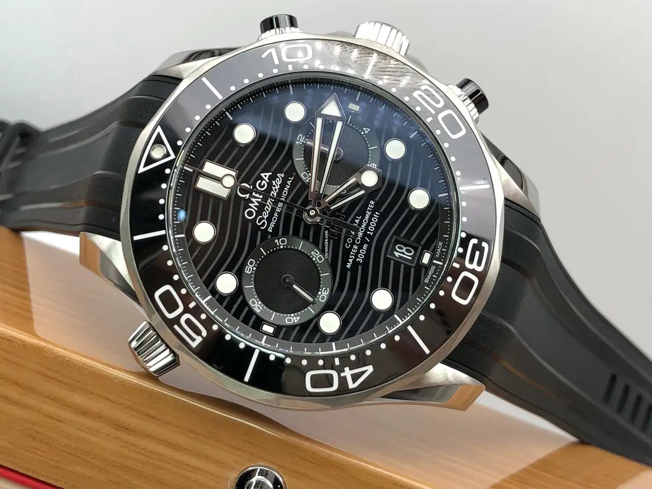 Omega Seamaster Men Automatic Black Rubber Watch O21032445101001 - Image 2