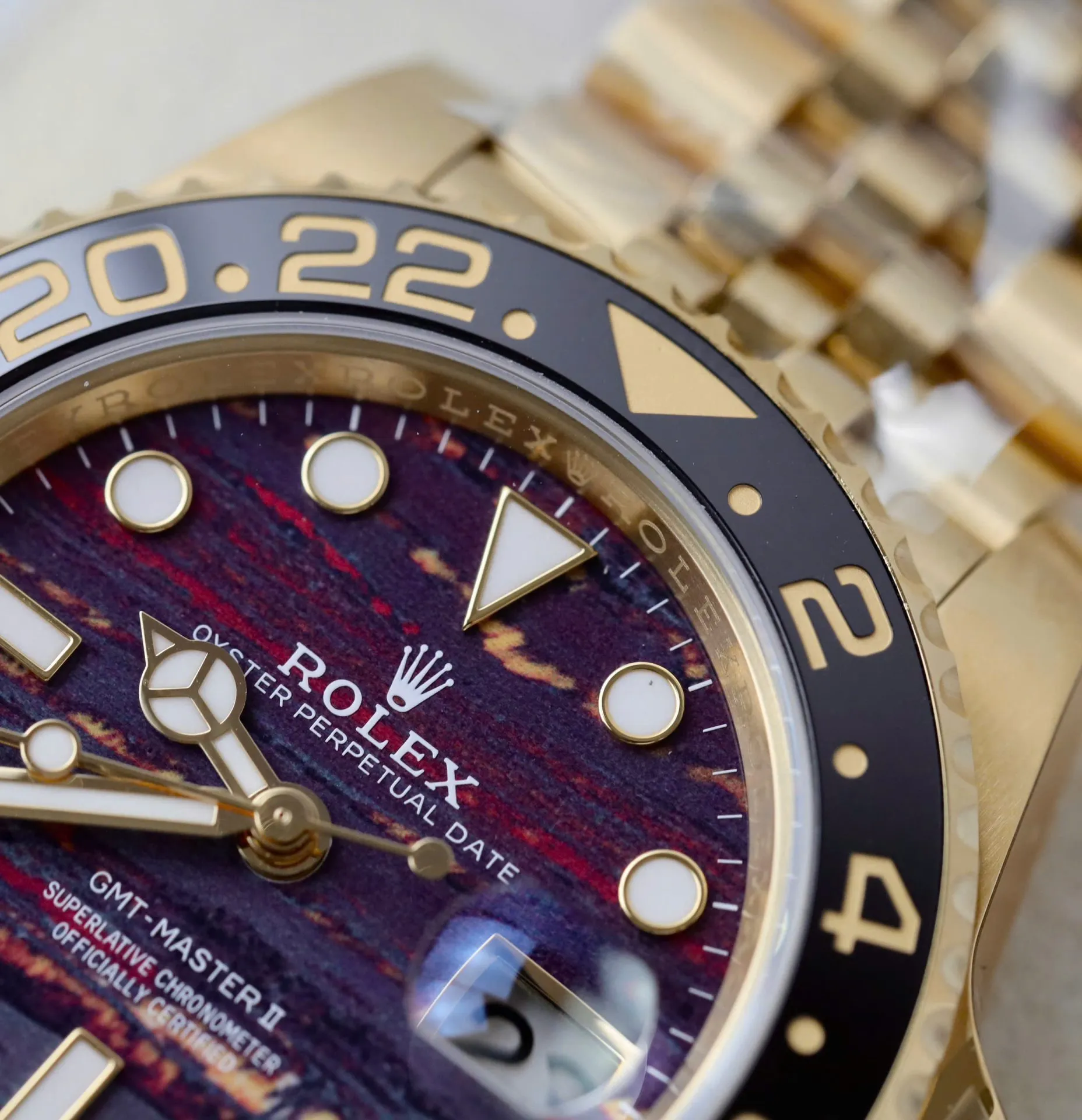 Superclone Rolex GMT-Master II 40 mm 126718GRNR Tiger Iron Dial - Image 9