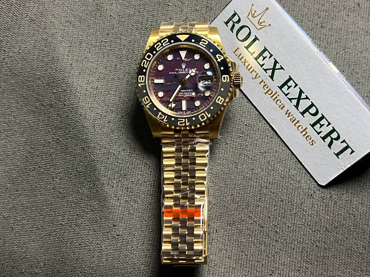 Superclone Rolex GMT-Master II 40 mm 126718GRNR Tiger Iron Dial - Image 2