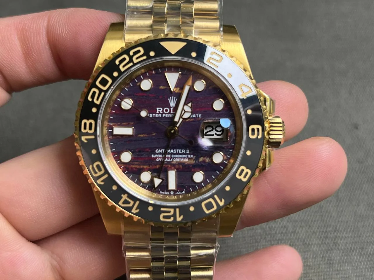 Superclone Rolex GMT-Master II 40 mm 126718GRNR Tiger Iron Dial - Image 3